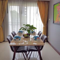 Отель A Large 2 BR-3 Baths 207 Downtown Паттайя в номере
