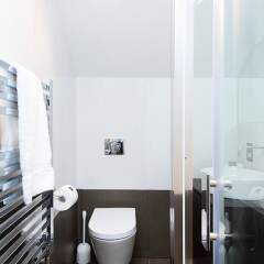 Отель Lovely 2BR flat in West London ванная