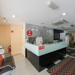 Отель OYO 137 1st Centro Hotel Малайзия, Куала-Лумпур - отзывы, цены и фото номеров - забронировать отель OYO 137 1st Centro Hotel онлайн интерьер отеля фото 2
