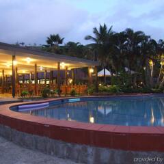 Отель Geckos Resort бассейн