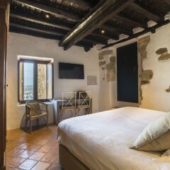 La Torre del Canonigo Hotel сейф в номере
