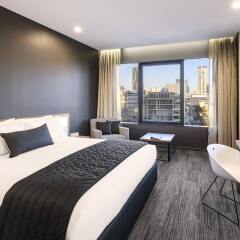 Hotel Grand Chancellor Brisbane w Brisbane, Australia from 133$, photos, reviews - zenhotels.com guestroom