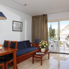 Отель Apartamentos Roc Portonova комната для гостей