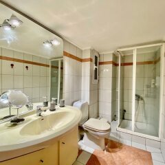 Отель Chic Elegant New Apartment - Kolonaki Греция, Афины - отзывы, цены и фото номеров - забронировать отель Chic Elegant New Apartment - Kolonaki онлайн ванная