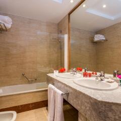 Отель Leonardo Hotel Granada Испания, Гранада - отзывы, цены и фото номеров - забронировать отель Leonardo Hotel Granada онлайн ванная