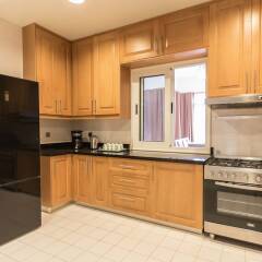 Отель Yanjoon Holiday Homes - Palma Residence в номере фото 2