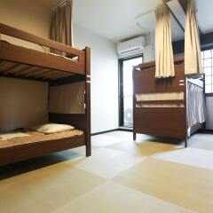 Space Hostel Tokyo Токио сейф в номере