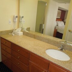Отель Hawthorn Suites by Wyndham Airport East Hotel США, Колумбус - отзывы, цены и фото номеров - забронировать отель Hawthorn Suites by Wyndham Airport East Hotel онлайн ванная фото 2
