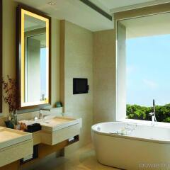 Отель The Oberoi Gurgaon ванная