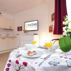 Апартаменты Studio Orange Five Stars Holiday House в номере