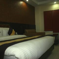 Hotel Le Central in Haridwar, India from 38$, photos, reviews - zenhotels.com guestroom photo 2