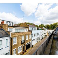 Отель Rare and Gorgeous Hyde Park Mews House Sleeps 8 балкон