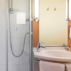 Отель Ibis Toulouse Centre Франция, Тулуза - отзывы, цены и фото номеров - забронировать отель Ibis Toulouse Centre онлайн ванная