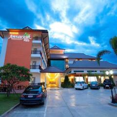 Amnauysuk Hotel парковка