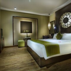 Oriental Suite Hotel & Spa сейф в номере