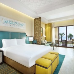 Отель DoubleTree by Hilton Resort & Spa Marjan Island 5* Стандартный номер с двуспальной кроватью фото 8