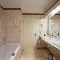 Отель Grandhotel Pupp ванная фото 2