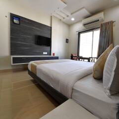 OYO 4155 Hotel The Sudesh сейф в номере