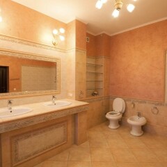 Гостиница Guest House Grand Villa в Екатеринбурге отзывы, цены и фото номеров - забронировать гостиницу Guest House Grand Villa онлайн Екатеринбург ванная
