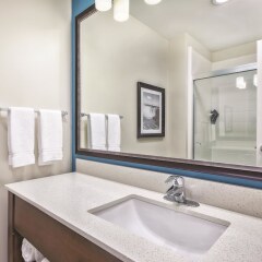 Отель Rodeway Inn & Suites Niagara Falls США, Ниагара-Фолс - отзывы, цены и фото номеров - забронировать отель Rodeway Inn & Suites Niagara Falls онлайн ванная
