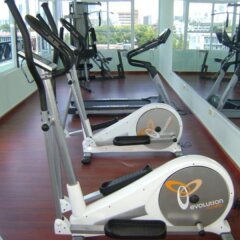 Hotel Bahia Suites фитнесс-зал
