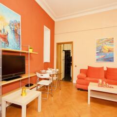 Гостиница LUXKV Apartment on Gnezdnikovskiy в Москве отзывы, цены и фото номеров - забронировать гостиницу LUXKV Apartment on Gnezdnikovskiy онлайн Москва комната для гостей фото 3