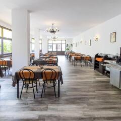 Отель Hostal Tarba питание