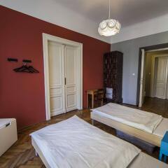 Отель Travellers Inn Hostel Польша, Краков - отзывы, цены и фото номеров - забронировать отель Travellers Inn Hostel онлайн комната для гостей фото 4