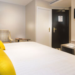 Отель Hôtel International Paris комната для гостей фото 3