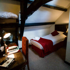 Отель The Black Boy Inn сейф в номере