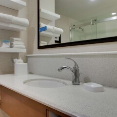 Отель Hampton Inn by Hilton Pawtucket ванная фото 2