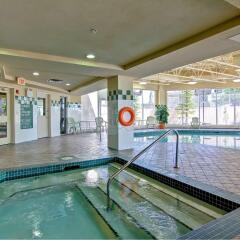 Отель Hilton Garden Inn Calgary Airport Канада, Калгари - отзывы, цены и фото номеров - забронировать отель Hilton Garden Inn Calgary Airport онлайн бассейн