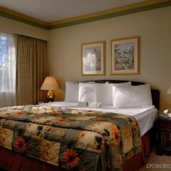 Отель Royal Scot Hotel & Suites Канада, Виктория - отзывы, цены и фото номеров - забронировать отель Royal Scot Hotel & Suites онлайн комната для гостей фото 4