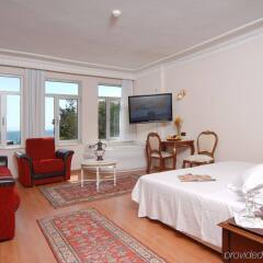 Ada Hotel комната для гостей