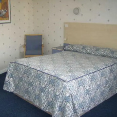 Отель Diamond Lodge сейф в номере