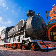 Отель The Train Resort спортивное сооружение