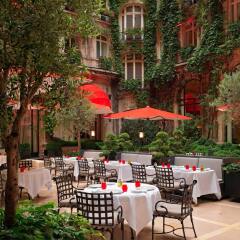 Hotel Plaza Athenee Париж питание фото 2