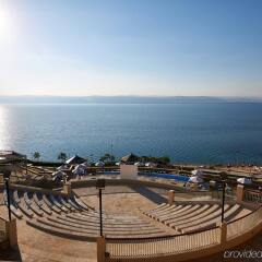 Отель Crowne Plaza Jordan Dead Sea Resort & Spa Иордания, Сваймех - отзывы, цены и фото номеров - забронировать отель Crowne Plaza Jordan Dead Sea Resort & Spa онлайн пляж фото 2