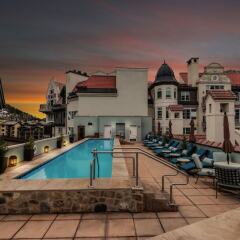 Отель The Arrabelle at Vail Square, A RockResort бассейн