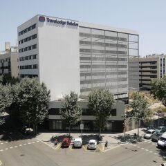 Отель Travelodge Barcelona Poblenou парковка фото 2