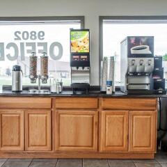 Отель Rodeway Inn & Suites Niagara Falls США, Ниагара-Фолс - отзывы, цены и фото номеров - забронировать отель Rodeway Inn & Suites Niagara Falls онлайн гостиничный бар