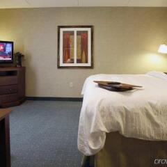 Отель Hampton Inn & Suites Columbus Polaris Колумбус комната для гостей