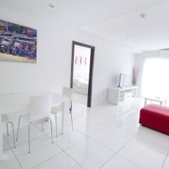 Отель The Place Pratumnak by Pattaya Sunny Rentals Таиланд, Паттайя - отзывы, цены и фото номеров - забронировать отель The Place Pratumnak by Pattaya Sunny Rentals онлайн комната для гостей фото 5