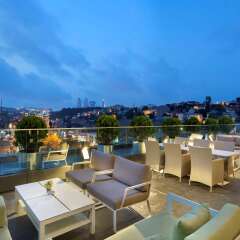 DoubleTree by Hilton Hotel Istanbul - Piyalepasa гостиничный бар