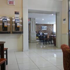 Отель Econo Lodge Downtown Канада, Монреаль - отзывы, цены и фото номеров - забронировать отель Econo Lodge Downtown онлайн гостиничный бар