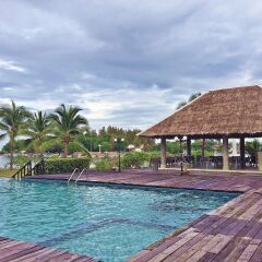 Отель Lawana Escape Beach Resort бассейн фото 2