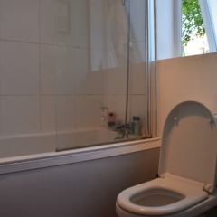 Отель Beautiful, Bright 1-bedroom Home With Garden ванная