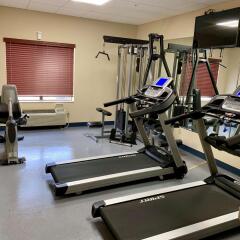 Отель Country Inn & Suites by Radisson, Midway, FL фитнесс-зал