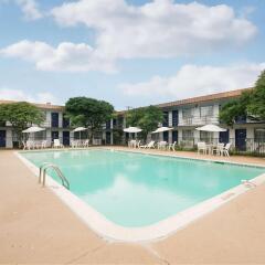 Отель Americas Best Value Inn Fort Worth/Hurst бассейн