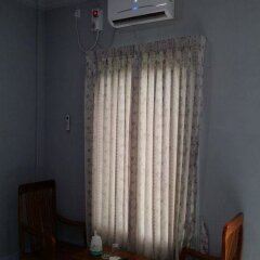 Отель Mya Kyun Nadi Motel сейф в номере
